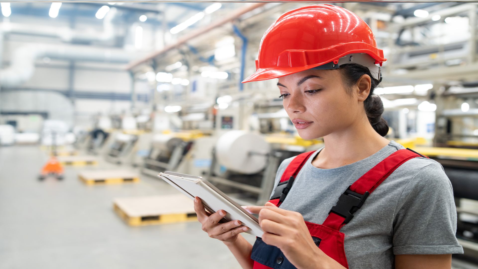 By embracing a dynamic, role-tailored Oracle Cloud training approach focused on hands-on learning and real-world scenarios, organizations can drive user engagement and ensure a successful implementation.