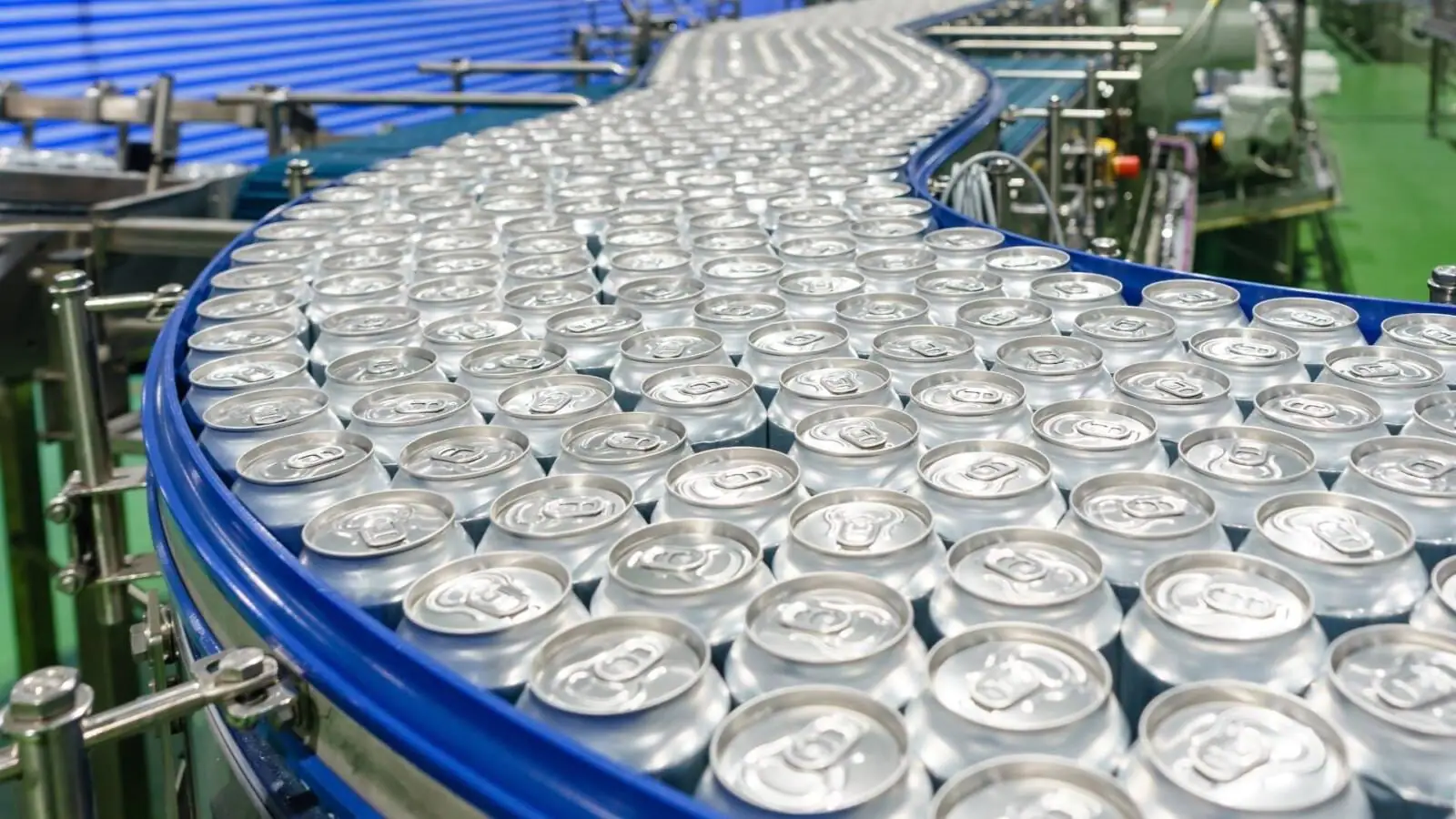 Conveyor efficiency is critical to improving throughput, reliability, and workflow performance in beverage warehouse operations.